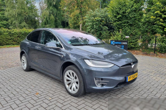 Tesla Model X, 2017